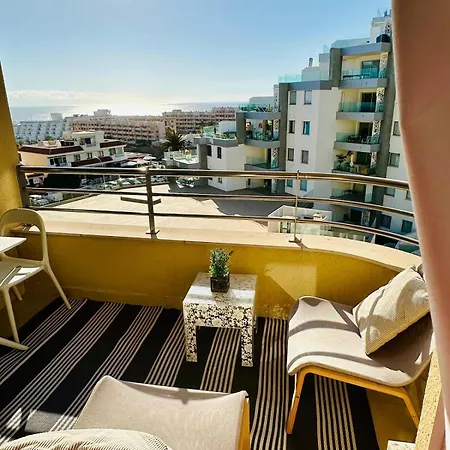 In Playa Paraiso Tenerife * 阿德耶