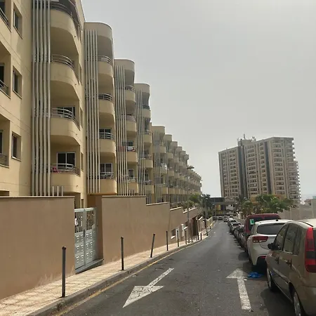 In Playa Paraiso Tenerife 阿德耶